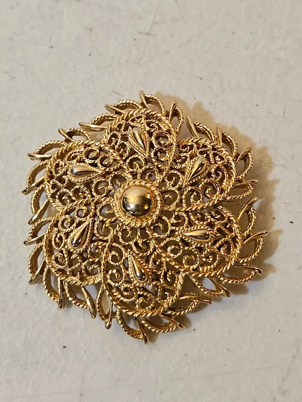 Vintage Signed Trifari Gold Tone Filigree Floral Brooch Pin Openwork Round